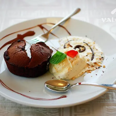 Mount - 365 Days Hot Outdoor Pool -