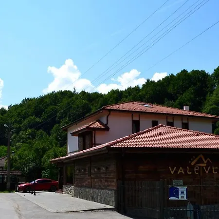 Mount - 365 Days Hot Outdoor Pool - 4*