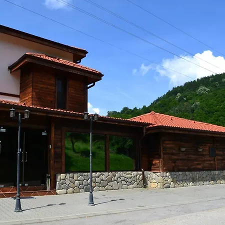 Mount - 365 Days Hot Outdoor Pool - Pensionat 4*